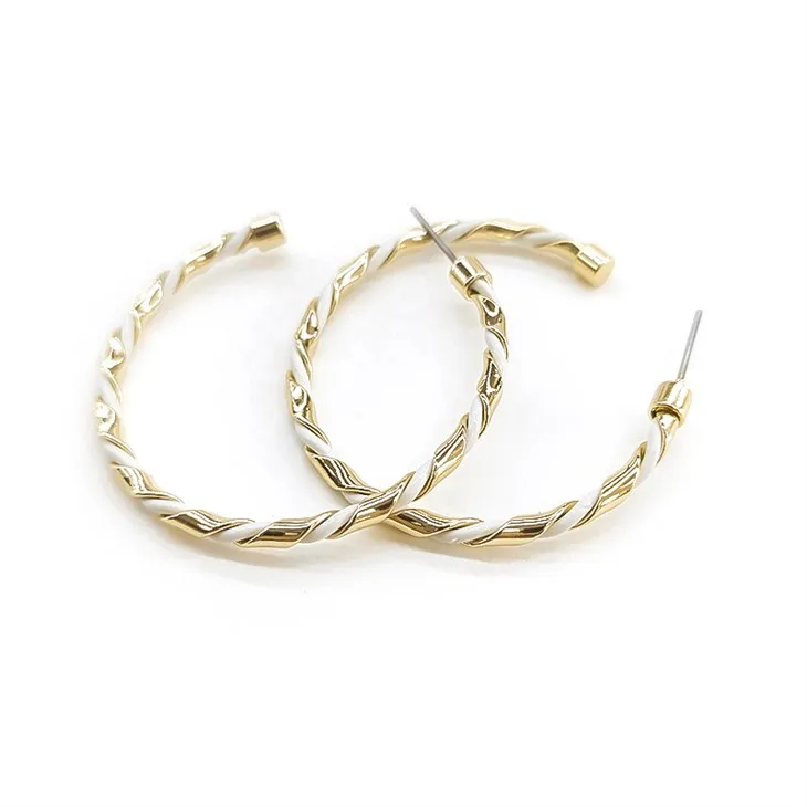 Subang Pesona Tekstur Emas