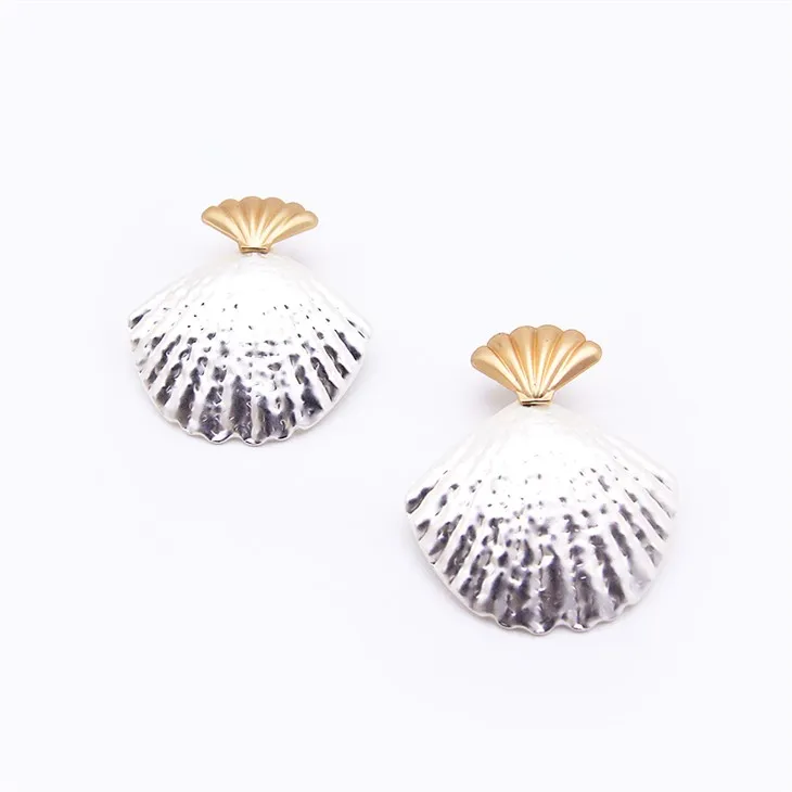 Anting-anting Emas Wanita